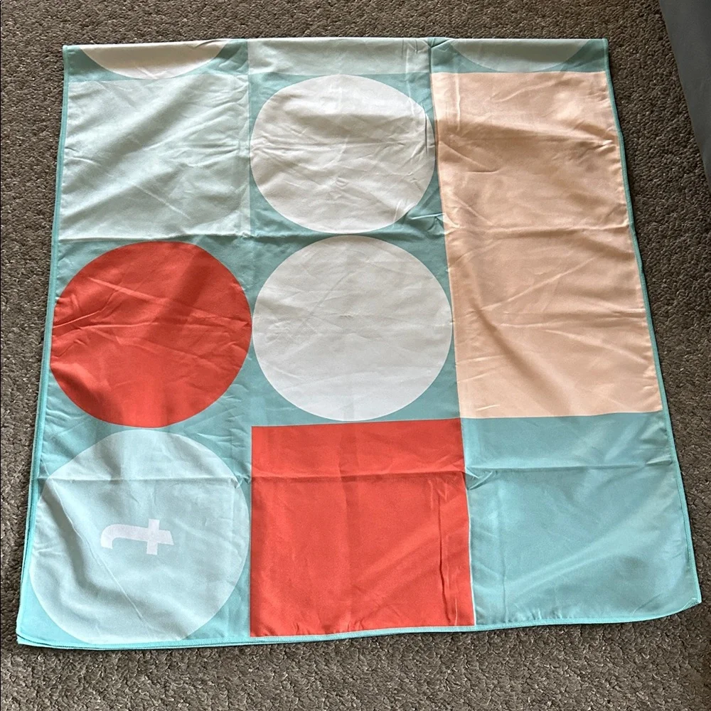 NWOT Polkadot Beach Mat Towel Light Blue